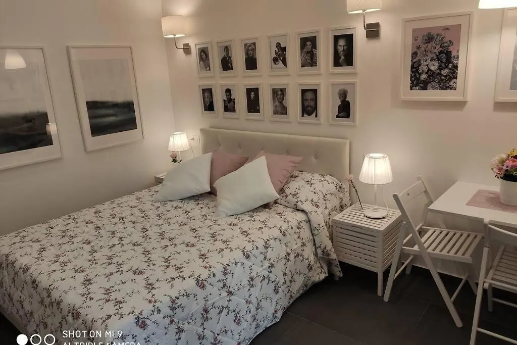Luxury House Love Milano 0*,  Italia