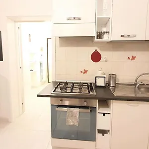 https://casa-rom-bari-centro.barihotels.org